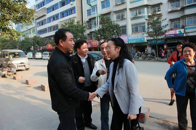 副县长梁恩雄,政府办主任杨先光,县卫生局长杨光仁,县